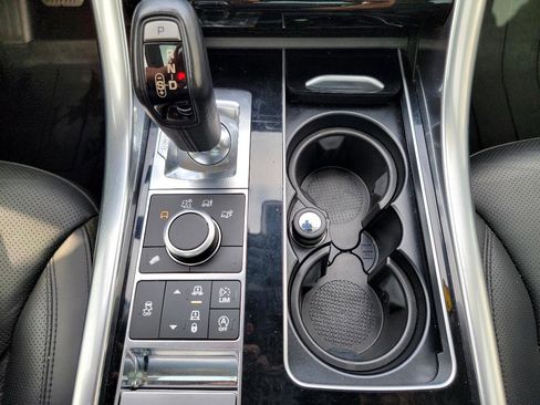 Used 2017 Land Rover Range Rover Sport HSE image 32