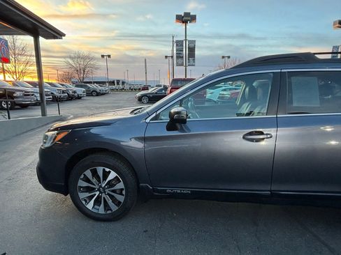 Used 2017 Subaru Outback 2.5i Limited image 9