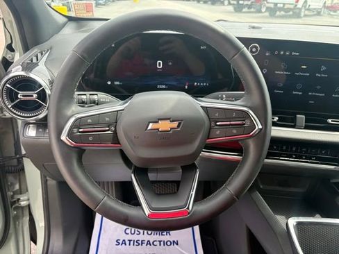 Used 2026 Chevrolet Equinox LT FWD image 16