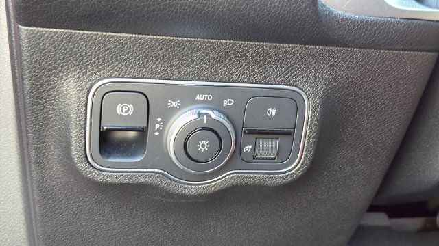Used 2023 Mercedes-Benz GLB 35 AMG 4MATIC image 20