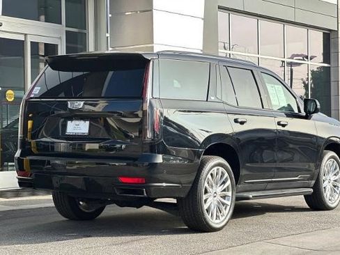 Certified 2022 Cadillac Escalade Sport w/ LPO, ONYX Package image 4