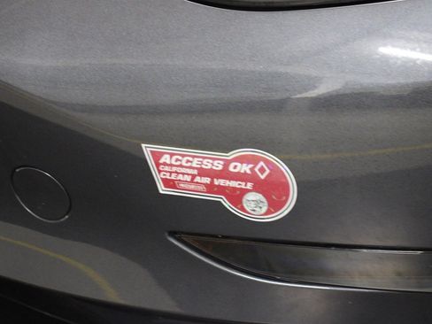 Used 2023 Tesla Model 3 Standard Range image 5