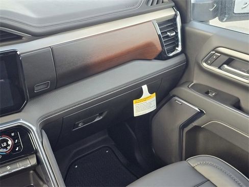 New 2026 GMC Sierra 2500 Denali w/ Denali Reserve Package image 15