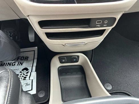 Used 2017 Chrysler Pacifica Touring-L FWD image 23