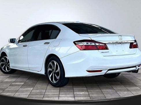 Used 2016 Honda Accord EX image 4