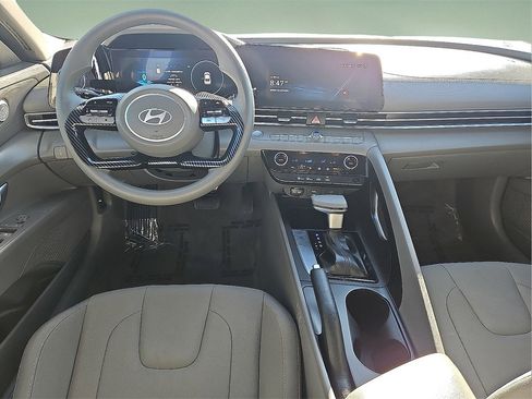 Used 2024 Hyundai Elantra SEL image 14