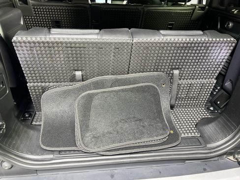 Used 2020 Land Rover Defender 110 SE image 27