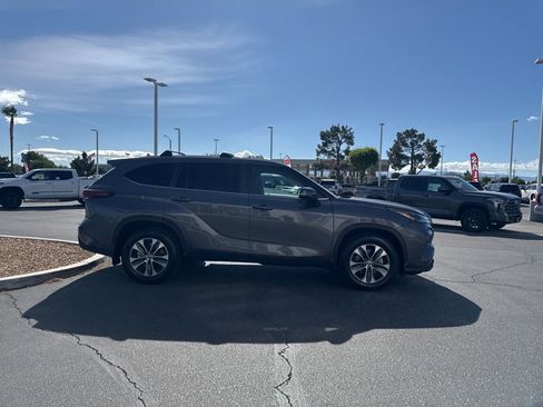 Certified 2024 Toyota Highlander XLE image 5