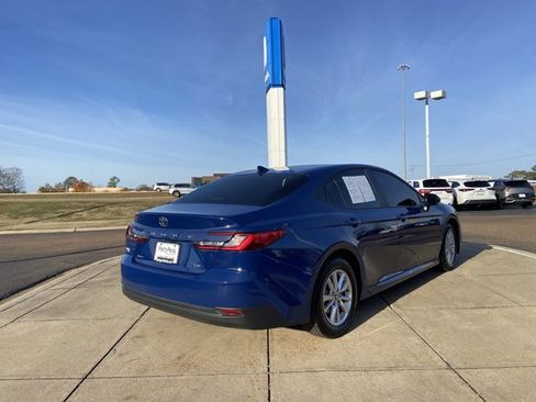 Used 2025 Toyota Camry LE image 10