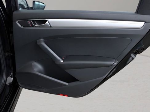 Used 2016 Volkswagen Passat 1.8T S image 11