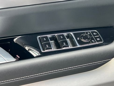 Used 2026 Cadillac Vistiq Luxury image 12