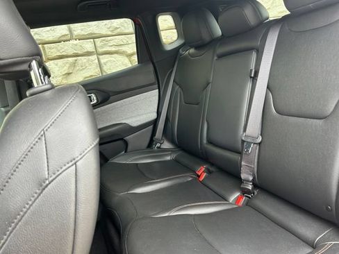 Used 2023 Jeep Compass Latitude w/ Sun and Sound Group AWD/4WD image 9