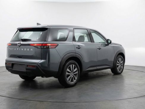 Used 2025 Nissan Pathfinder SV image 9