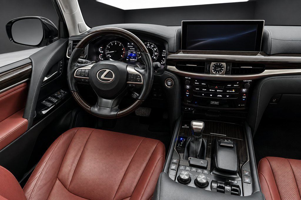 Used 2020 Lexus LX 570 4WD w/ Luxury Package image 33