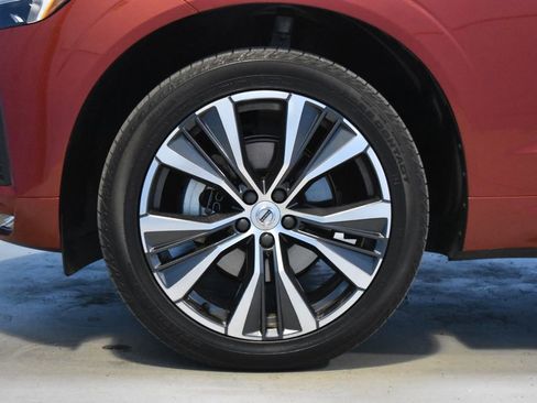 Used 2022 Volvo XC60 B5 Momentum image 24