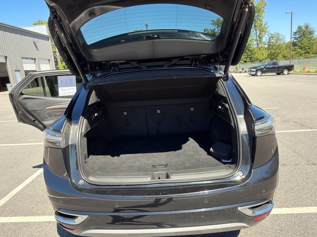 Used 2022 Buick Envision Avenir w/ Technology Package II FWD image 22