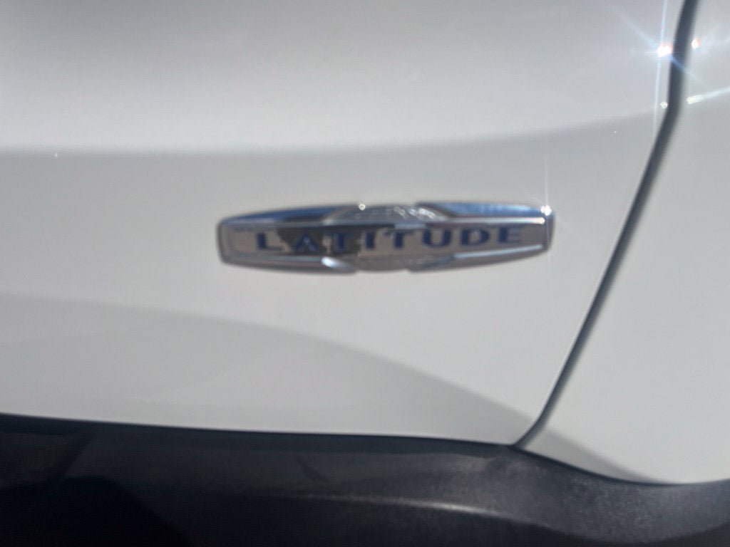 Used 2020 Jeep Renegade Latitude FWD image 14