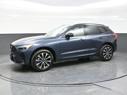 Used 2025 Volvo XC60 B5 Plus AWD/4WD image 3