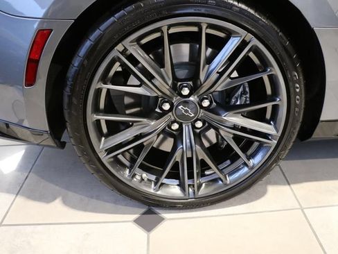 Used 2021 Chevrolet Camaro ZL1 RWD image 8