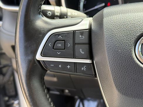 Used 2022 Toyota Highlander XLE FWD image 36