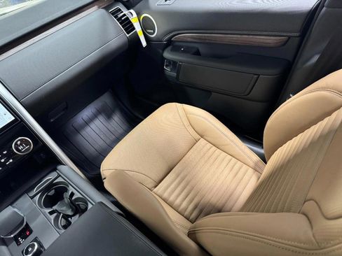 New 2026 Land Rover Discovery Dynamic SE image 18