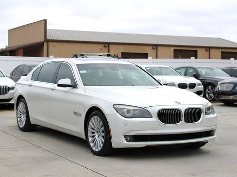 Used 2012 BMW 750Li xDrive image 9