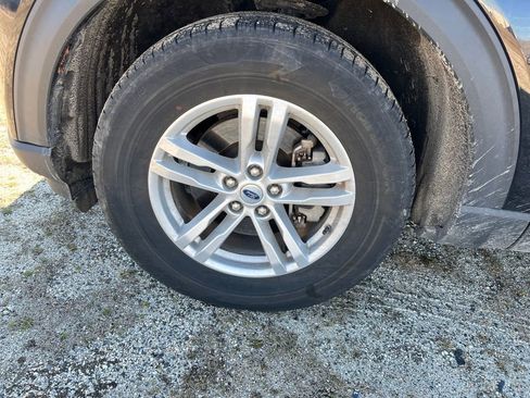 Used 2023 Ford Explorer XLT image 10