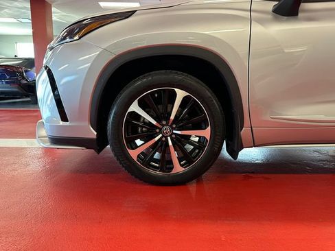 Used 2022 Toyota Highlander XSE AWD/4WD image 27