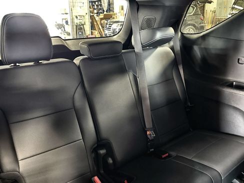 Used 2025 Chevrolet Traverse LT FWD image 30