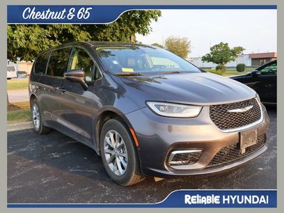 Used 2023 Chrysler Pacifica Touring-L