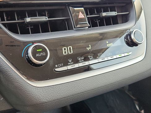 Used 2021 Toyota Corolla LE image 15