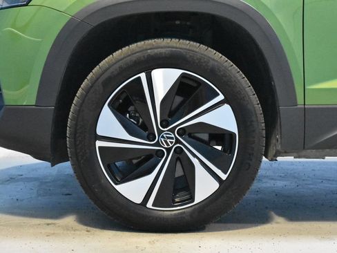 Certified 2025 Volkswagen Taos SE w/ Panoramic Sunroof Package AWD/4WD image 22