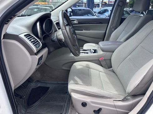 Used 2012 Jeep Grand Cherokee Laredo w/ Laredo E Group image 46