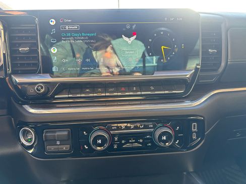 Used 2022 Chevrolet Silverado 1500 LT w/ Z71 Off-Road Package image 17