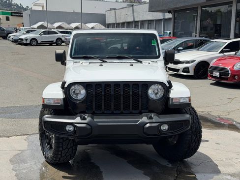 Used 2021 Jeep Gladiator Sport image 4