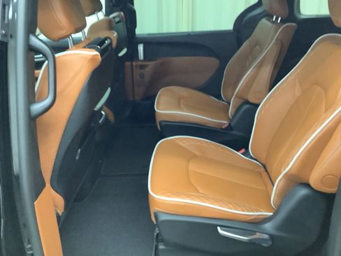 New 2026 Chrysler Pacifica Pinnacle w/ Trailer Tow Group image 28