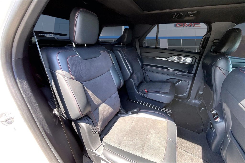 Used 2025 Ford Explorer ST w/ Sun And Sound Package AWD/4WD image 28