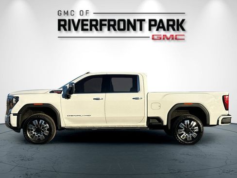 Used 2024 GMC Sierra 3500 Denali w/ Denali Reserve Package image 6