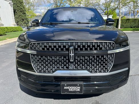 Used 2025 Lincoln Navigator Reserve AWD/4WD image 4