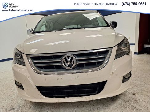 Used 2011 Volkswagen Routan SEL Premium FWD image 14