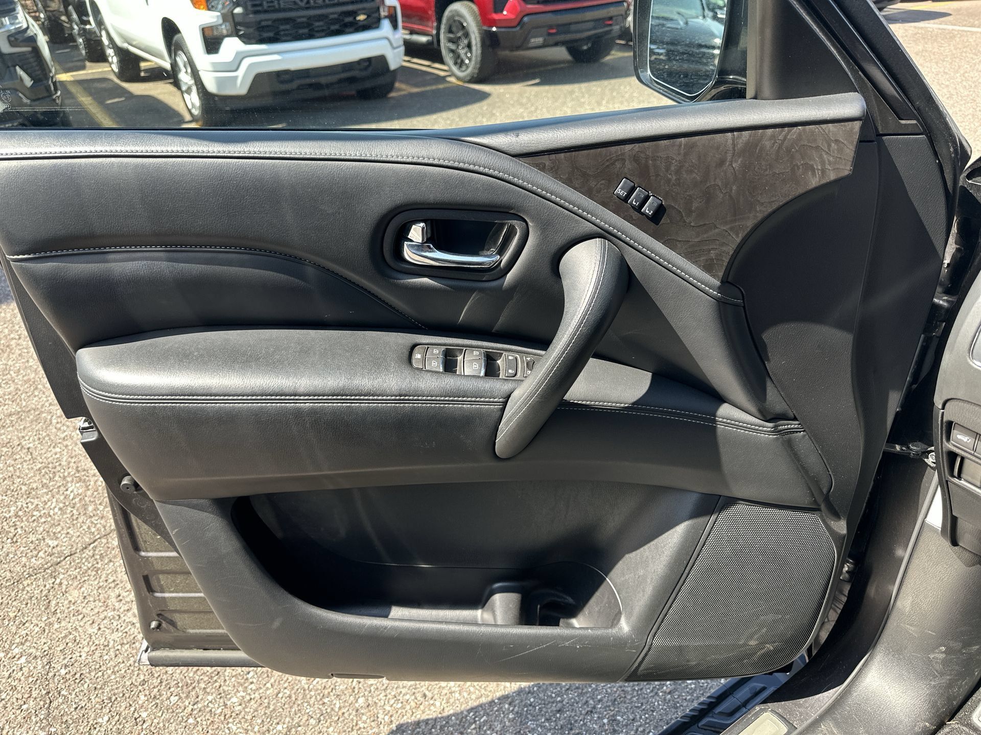 Used 2024 INFINITI QX80 Luxe RWD image 32