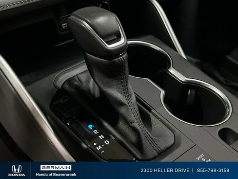 Used 2020 Toyota Highlander XLE AWD/4WD image 25