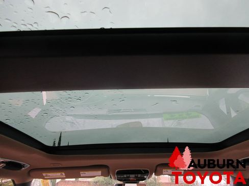 Used 2024 Land Rover Range Rover Sport SE image 12