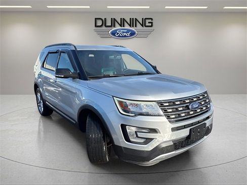 Used 2016 Ford Explorer XLT w/ Equipment Group 202A image 4