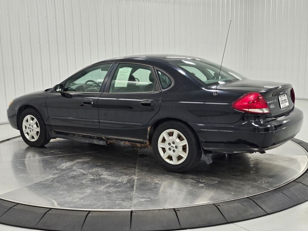 Used 2007 Ford Taurus SE FWD image 3