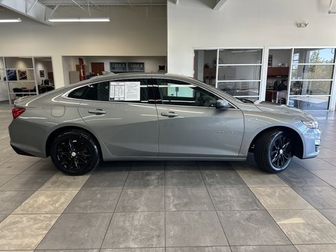 Used 2024 Chevrolet Malibu LT image 3