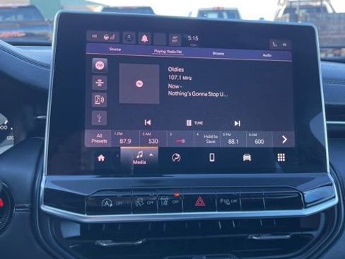 Used 2023 Jeep Compass Limited image 41