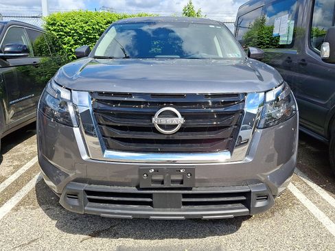 Used 2025 Nissan Pathfinder SV AWD/4WD image 2