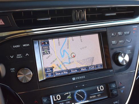 Used 2014 Toyota Avalon Limited w/ Technology Package FWD image 28
