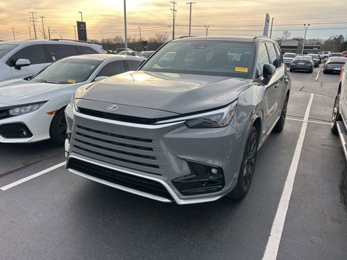 Used 2025 Lexus TX 500h AWD image 14